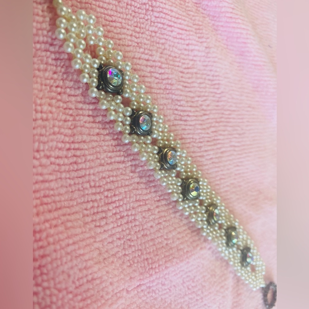Elegant Pearl and Crystal Bracelet